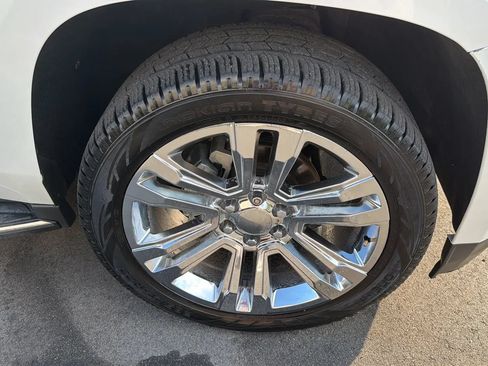 Used 2017 GMC Yukon XL SLT w/ Premium Edition AWD/4WD image 11