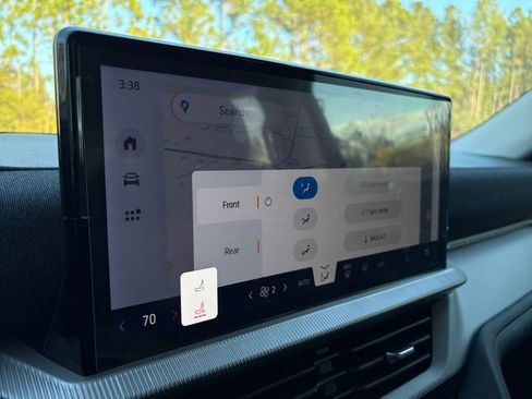 Used 2025 Ford Explorer Active image 6