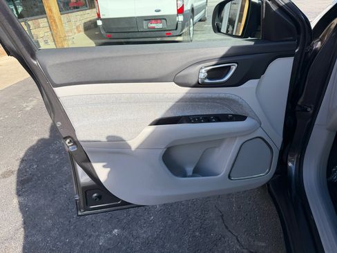 Used 2022 Jeep Compass Latitude w/ Convenience Group image 12