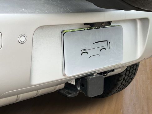 New 2025 Land Rover Defender 90 S image 11