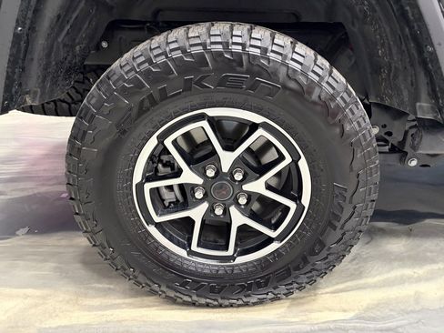 Used 2025 Jeep Gladiator Rubicon image 25
