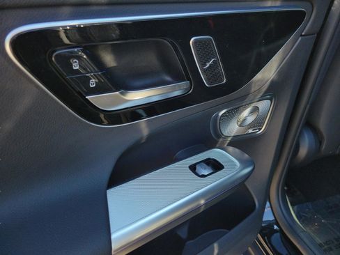 Used 2025 Mercedes-Benz GLC 300 4MATIC image 8