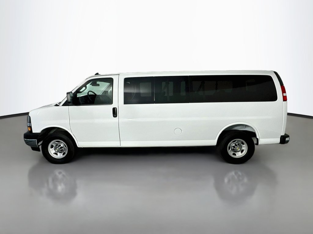 Used 2025 Chevrolet Express 3500 LT w/ LT Preferred Equipment Group RWD image 4