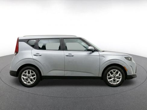 Used 2025 Kia Soul LX w/ LX Technology Package FWD image 20