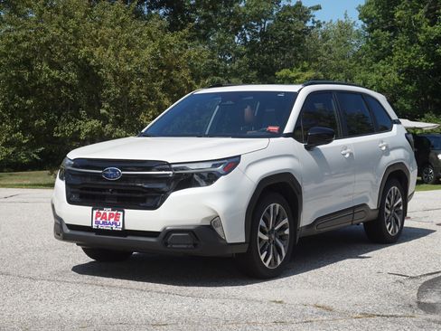Used 2025 Subaru Forester Touring AWD/4WD image 1