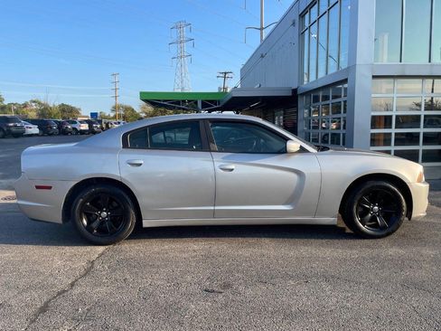 Used 2012 Dodge Charger SE image 5