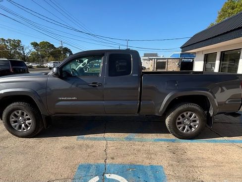 Used 2016 Toyota Tacoma SR5 w/ SR5 Appearance Package (SN) image 5