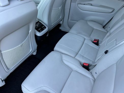 Used 2025 Volvo XC90 B6 Ultra image 12