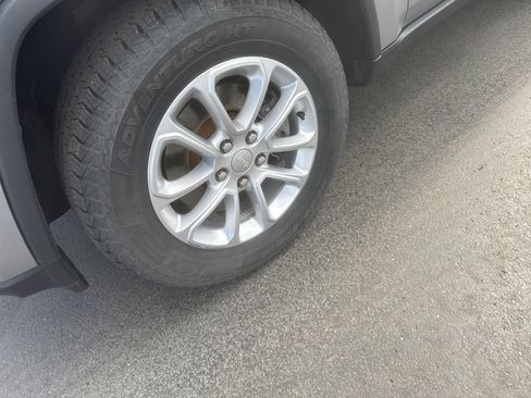 Used 2021 Jeep Grand Cherokee Laredo image 15