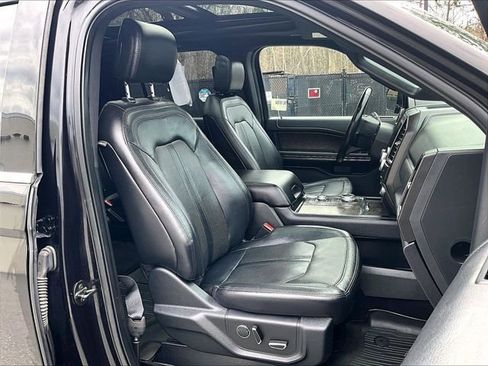Used 2019 Ford Expedition Limited w/ Equipment Group 302A AWD/4WD image 7