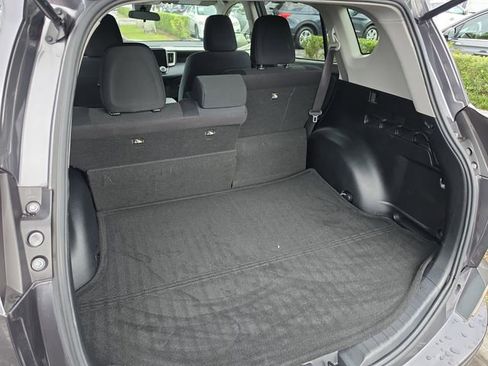 Used 2017 Toyota RAV4 LE image 6