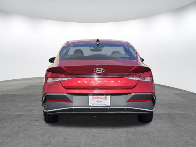 Used 2024 Hyundai Elantra SEL FWD image 5