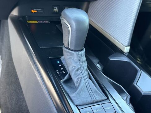 Used 2025 Toyota Camry SE w/ Convenience Package image 32