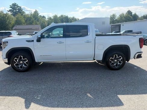 Used 2024 GMC Sierra 1500 SLT AWD/4WD image 3