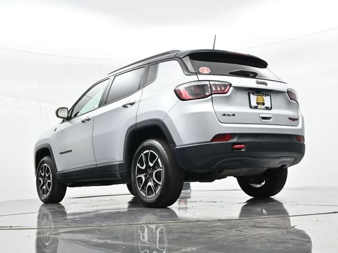 Used 2025 Jeep Compass Trailhawk AWD/4WD image 25