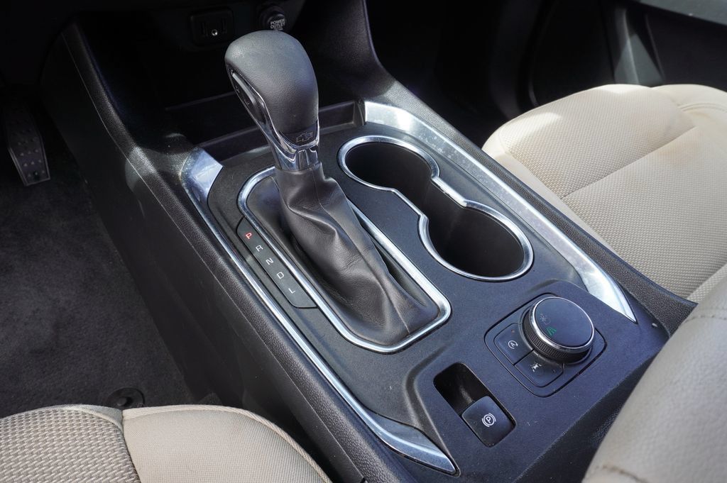 Certified 2023 Chevrolet Traverse LS FWD image 19