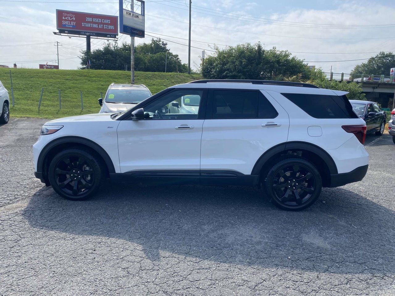 Used 2023 Ford Explorer ST-Line w/ Class IV Trailer Tow Package RWD image 5