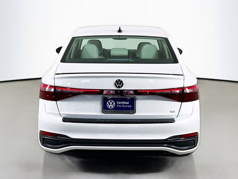 Certified 2025 Volkswagen Jetta SE w/ Sunroof Package image 10