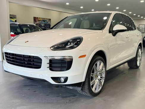 Used 2018 Porsche Cayenne Platinum Edition w/ Premium Package Plus image 3