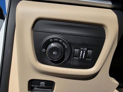 New 2026 Jeep Grand Cherokee Limited RWD image 13