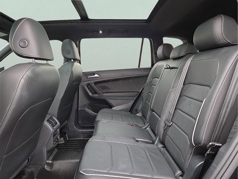 Used 2022 Volkswagen Tiguan SEL R-Line image 10