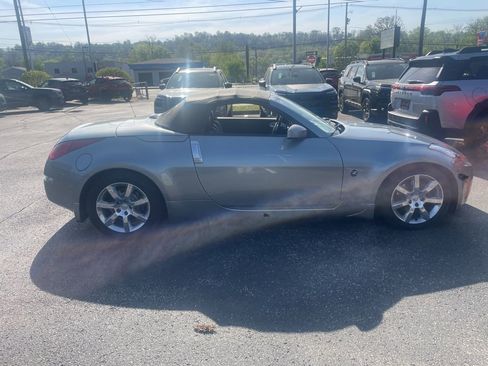 Used 2005 Nissan 350Z Touring image 6