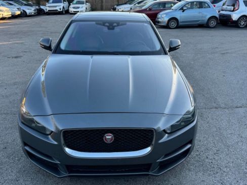 Used 2017 Jaguar XE Prestige image 4