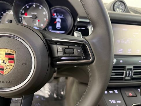 Certified 2023 Porsche Macan AWD/4WD image 28