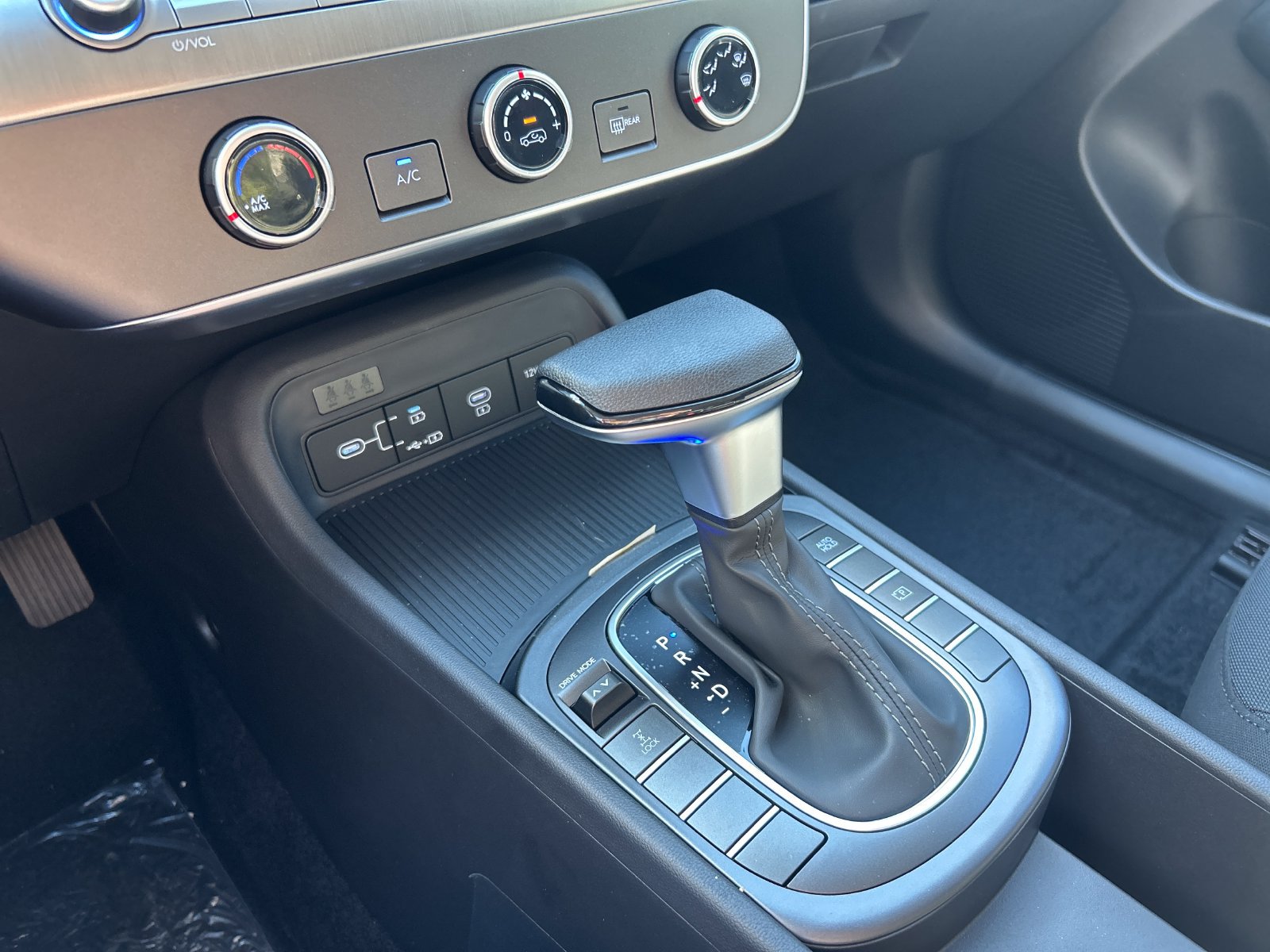 New 2027 Hyundai Kona SE AWD/4WD image 14