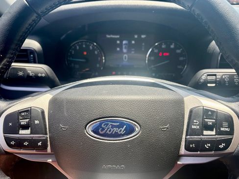 Used 2021 Ford Explorer XLT w/ Equipment Group 202A RWD image 13