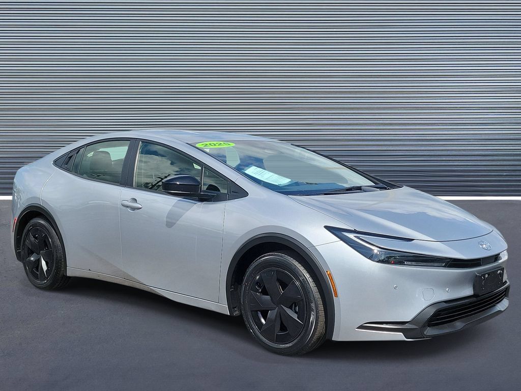 Used 2025 Toyota Prius LE FWD image 2