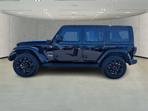 Used 2022 Jeep Wrangler Unlimited Sahara image 6