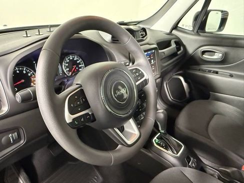 Used 2023 Jeep Renegade Latitude image 16