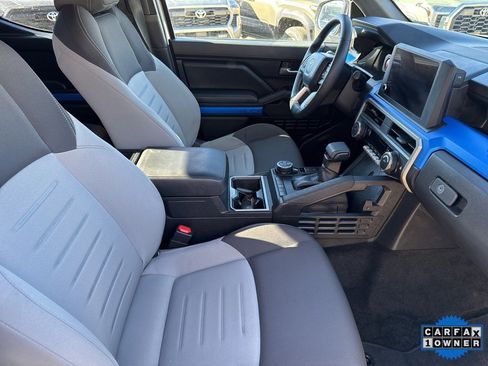 Certified 2025 Toyota Tacoma TRD Off-Road image 2