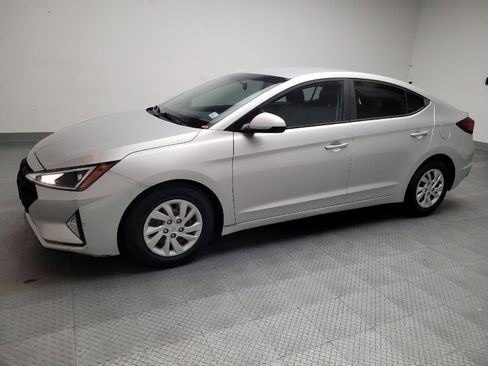 Used 2019 Hyundai Elantra SE image 2