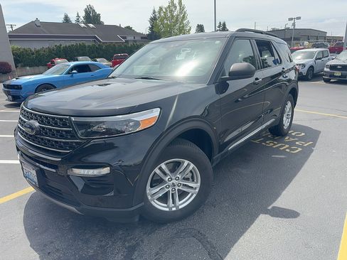 Used 2023 Ford Explorer XLT w/ Equipment Group 202A AWD/4WD image 1