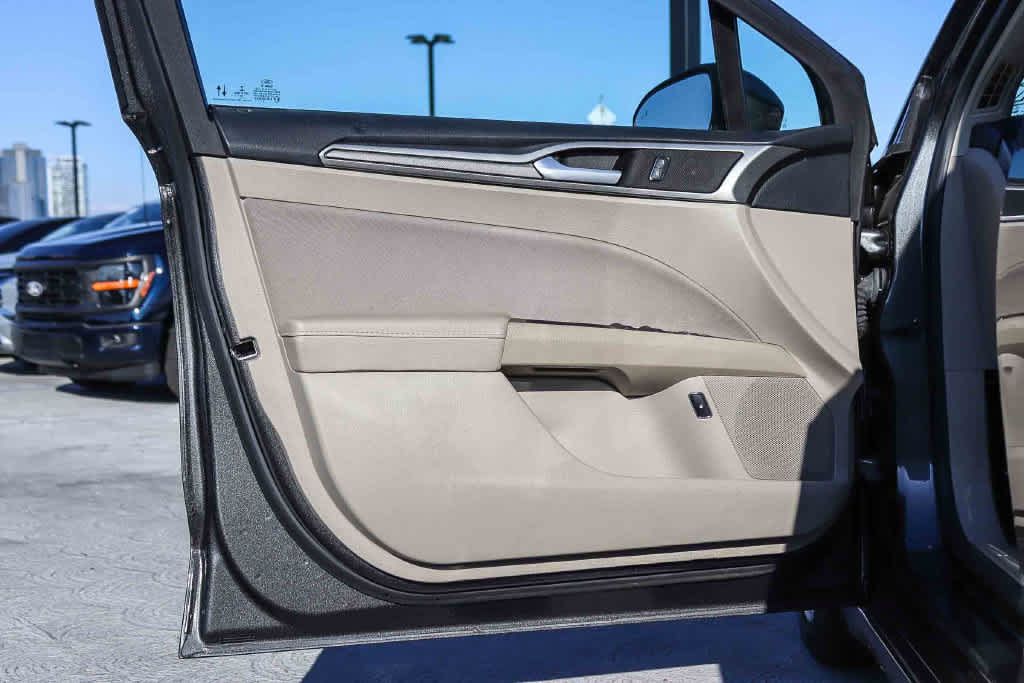 Certified 2020 Ford Fusion SE FWD image 18