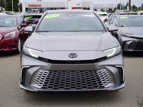 Used 2025 Toyota Camry XSE FWD image 6