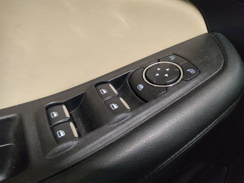 Used 2020 Ford Edge SE FWD image 27