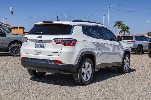 Used 2018 Jeep Compass Latitude w/ Popular Equipment Group FWD image 4