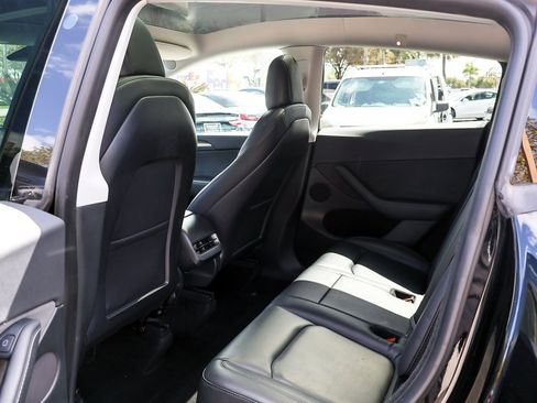 Used 2023 Tesla Model Y Performance image 34