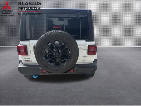 Used 2023 Jeep Wrangler Unlimited Sahara w/ Cold Weather Group AWD/4WD image 25