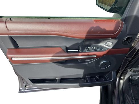 Used 2024 Ford Expedition Limited image 22