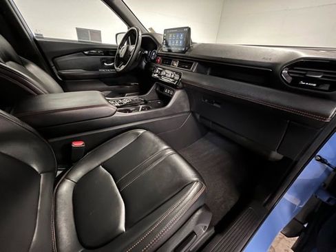 Used 2025 Honda Pilot TrailSport image 10