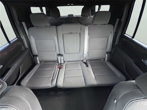 Used 2021 Chevrolet Suburban LS image 11