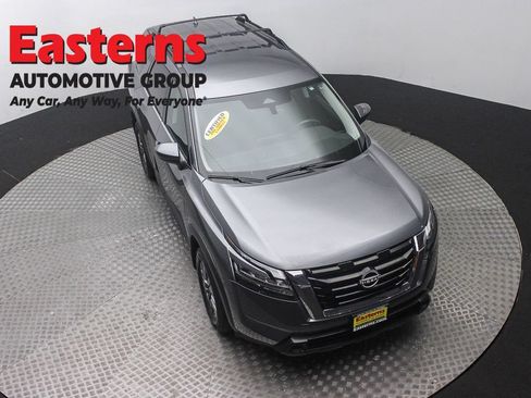 Used 2024 Nissan Pathfinder SV AWD/4WD image 3