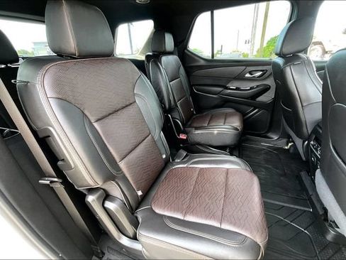 Used 2023 Chevrolet Traverse High Country FWD image 20