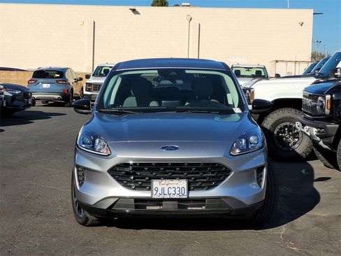 Used 2022 Ford Escape SE w/ SE Sport Appearance Package image 2