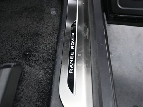 New 2025 Land Rover Range Rover Long Wheelbase SE image 12