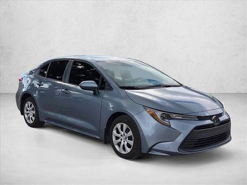 Used 2025 Toyota Corolla LE FWD image 3